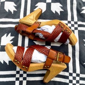 Cognac Sadies 🧡 Caramel Heels. Bass Shoes 👠 Beautiful mixed media!